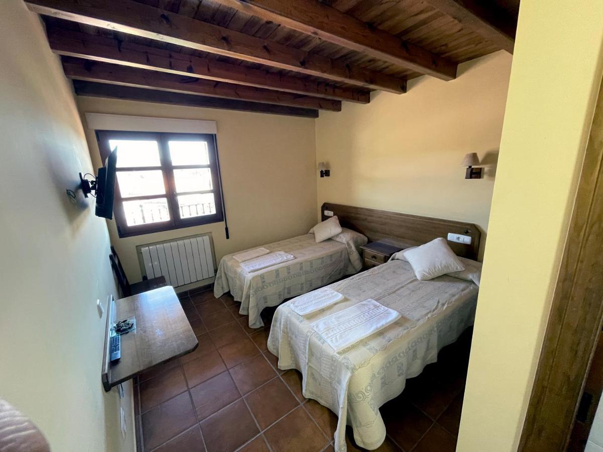 La Guarida De La Lleira Hotel Ferreras de Arriba Luaran gambar