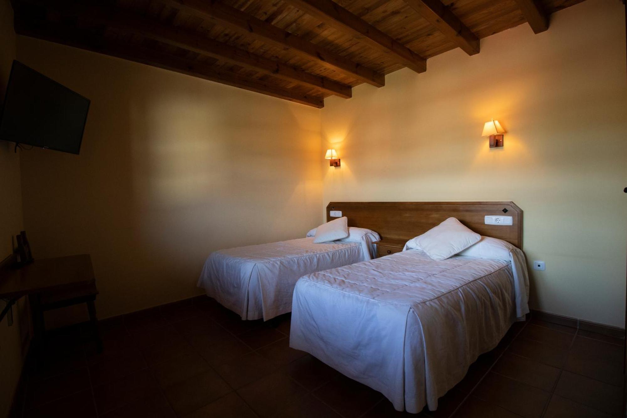La Guarida De La Lleira Hotel Ferreras de Arriba Luaran gambar