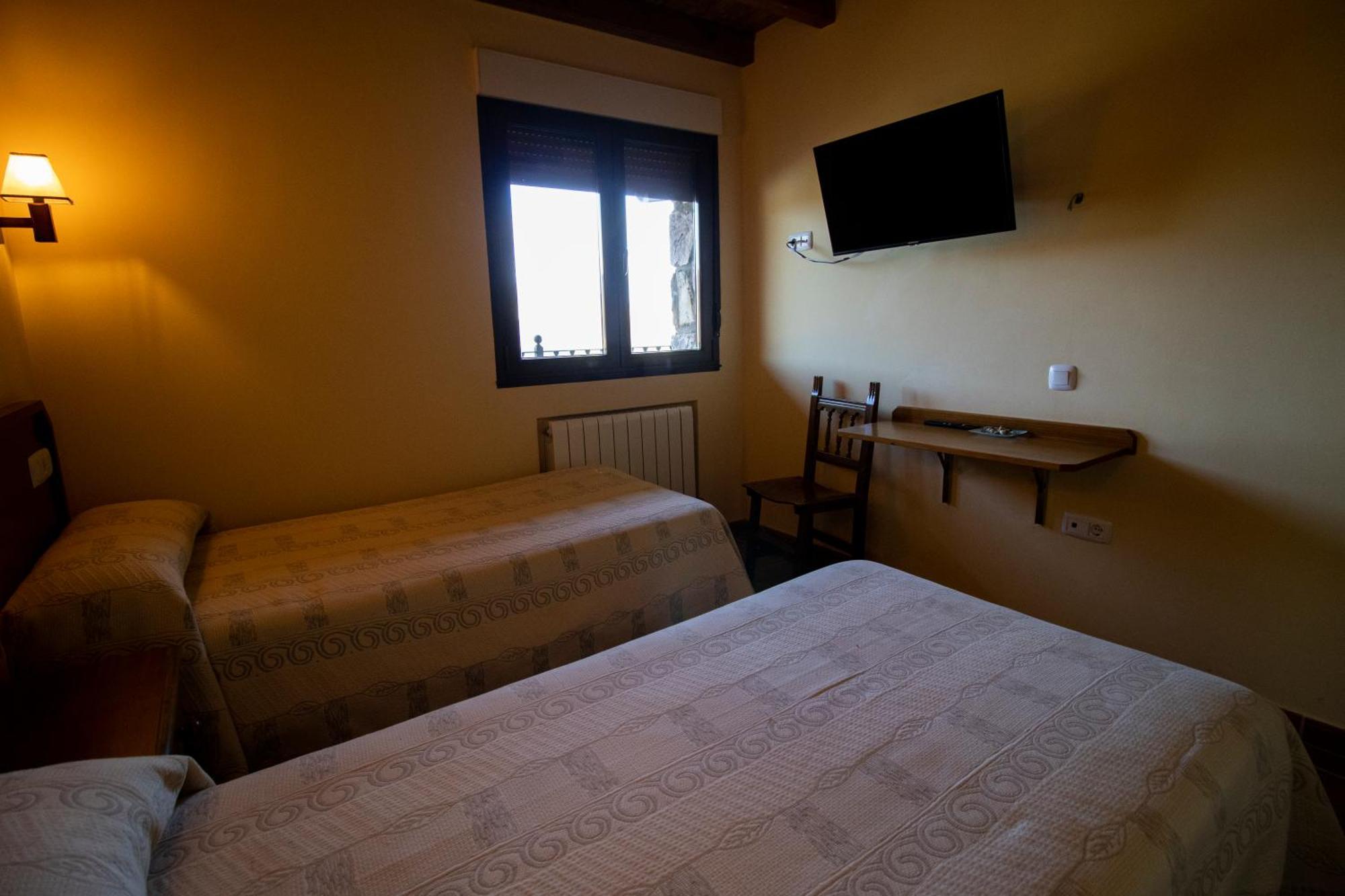 La Guarida De La Lleira Hotel Ferreras de Arriba Luaran gambar
