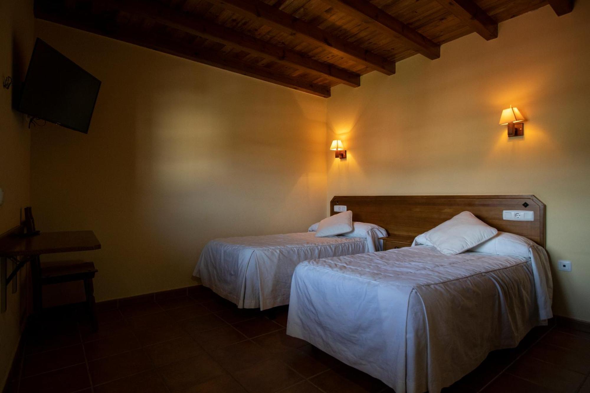 La Guarida De La Lleira Hotel Ferreras de Arriba Luaran gambar