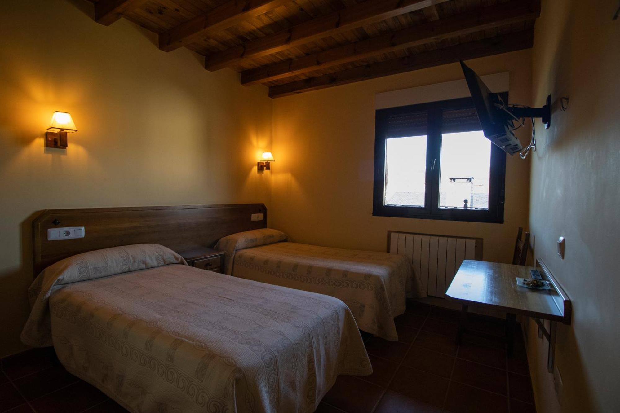 La Guarida De La Lleira Hotel Ferreras de Arriba Luaran gambar